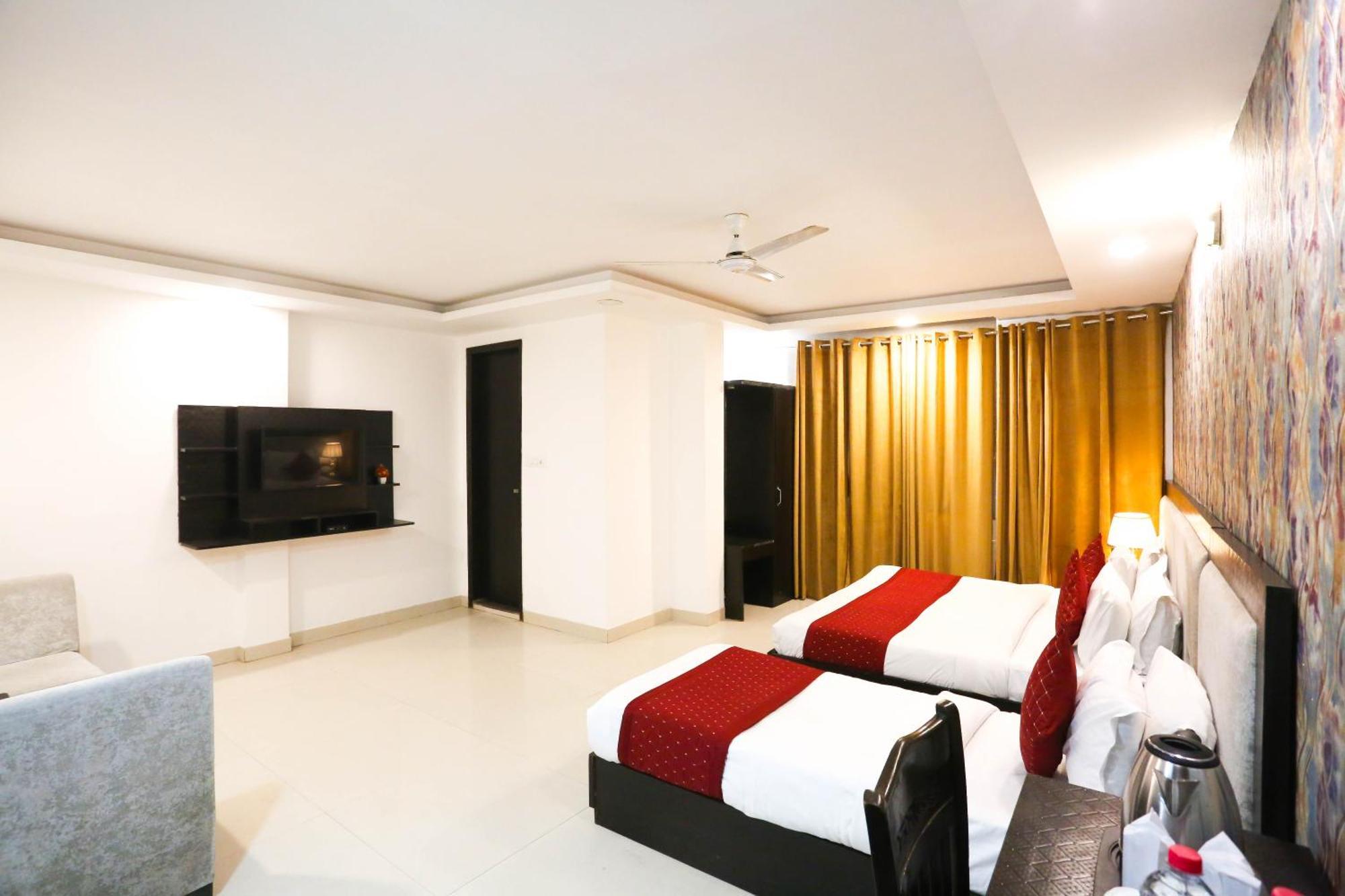 Hotel Aashiyana Nowe Delhi Zewnętrze zdjęcie