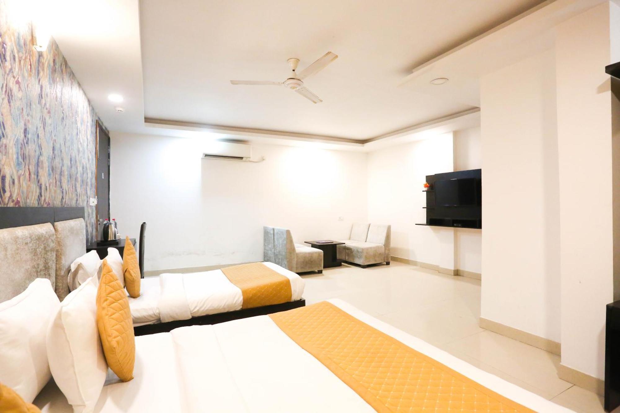 Hotel Aashiyana Nowe Delhi Zewnętrze zdjęcie