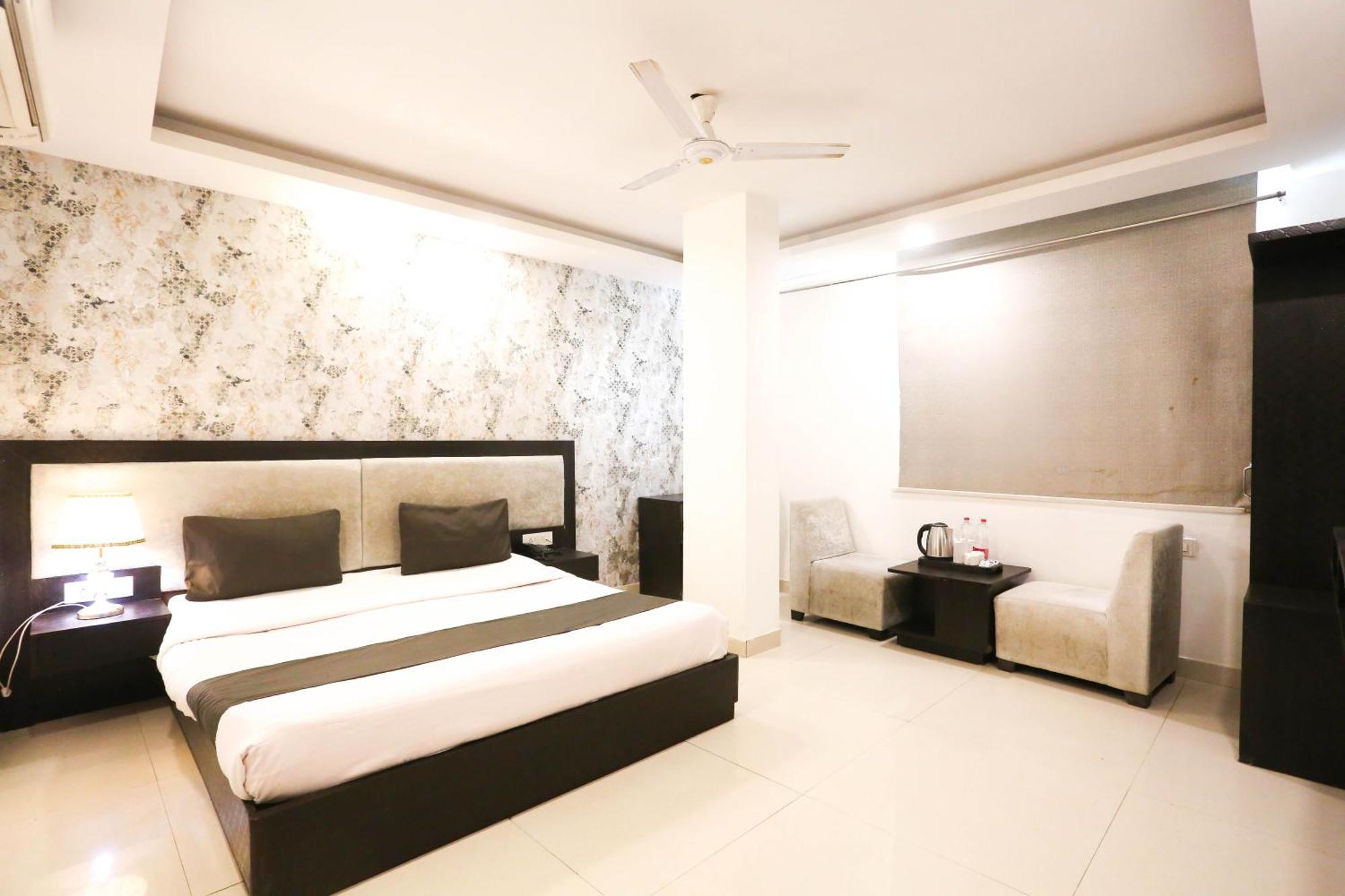 Hotel Aashiyana Nowe Delhi Zewnętrze zdjęcie