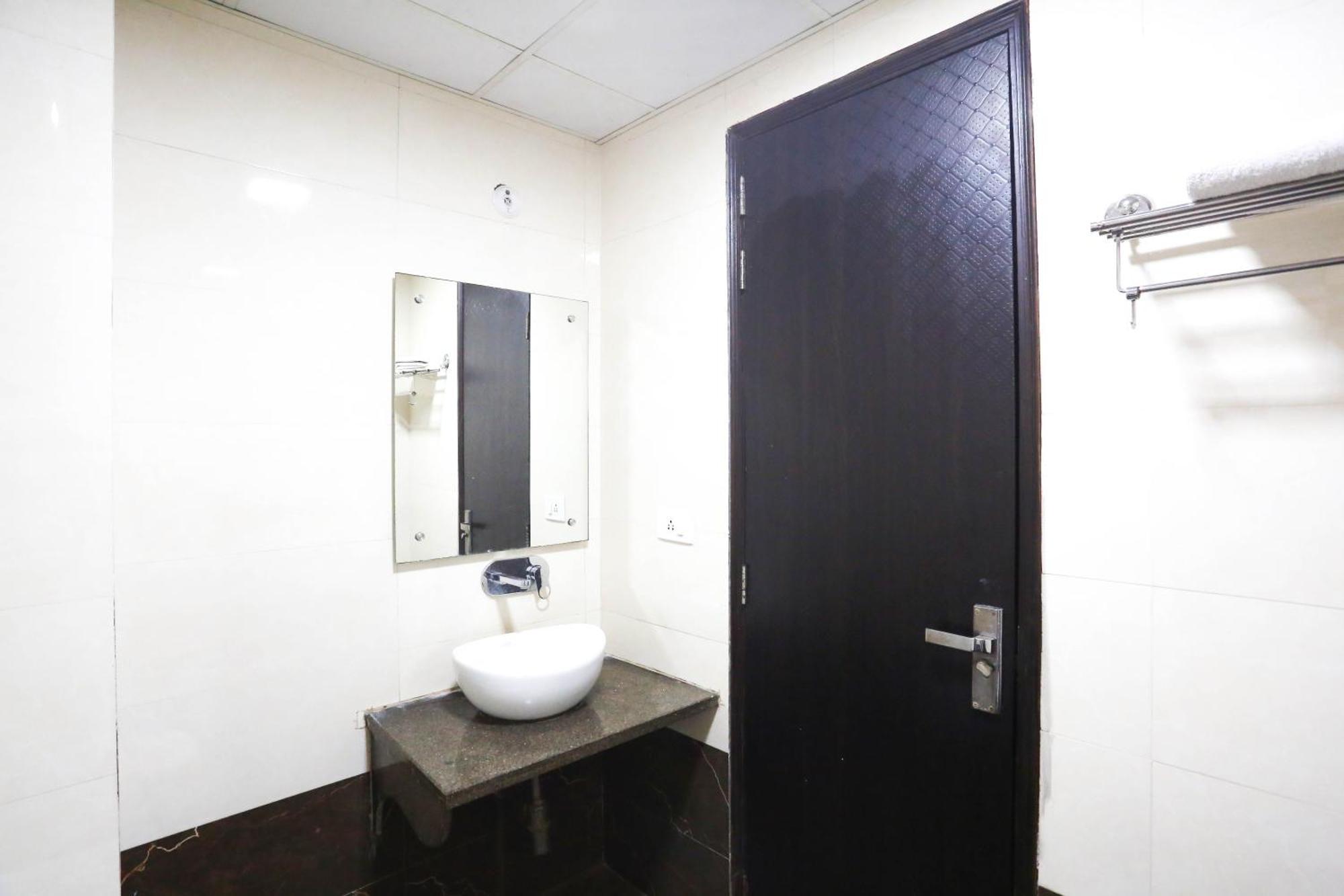 Hotel Aashiyana Nowe Delhi Zewnętrze zdjęcie