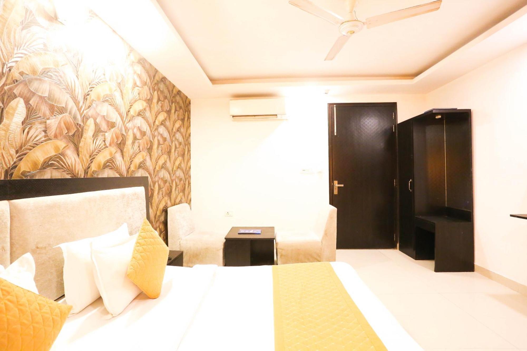 Hotel Aashiyana Nowe Delhi Zewnętrze zdjęcie