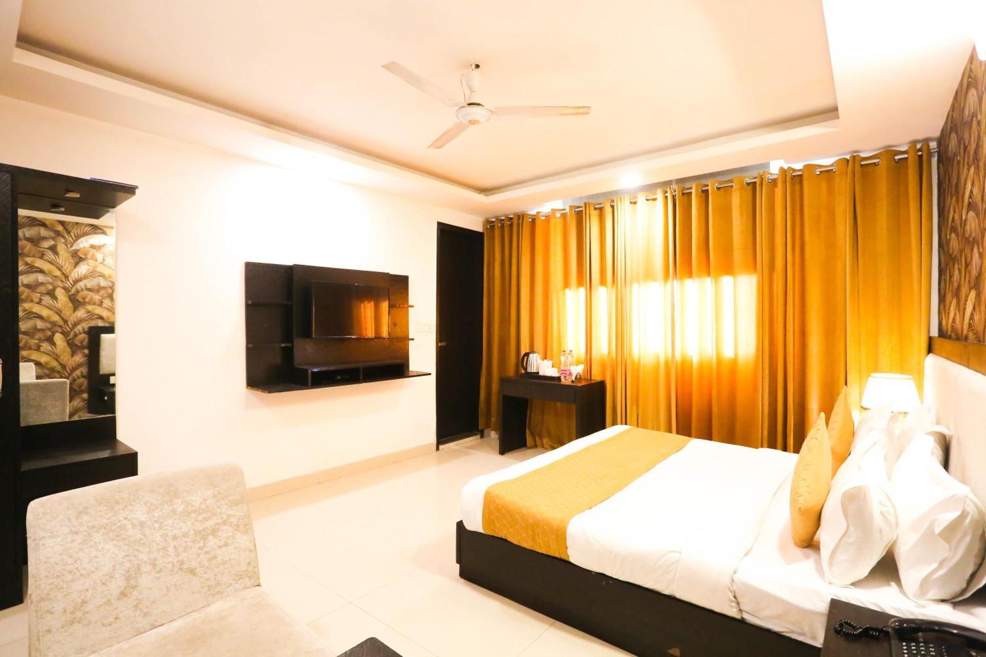 Hotel Aashiyana Nowe Delhi Zewnętrze zdjęcie