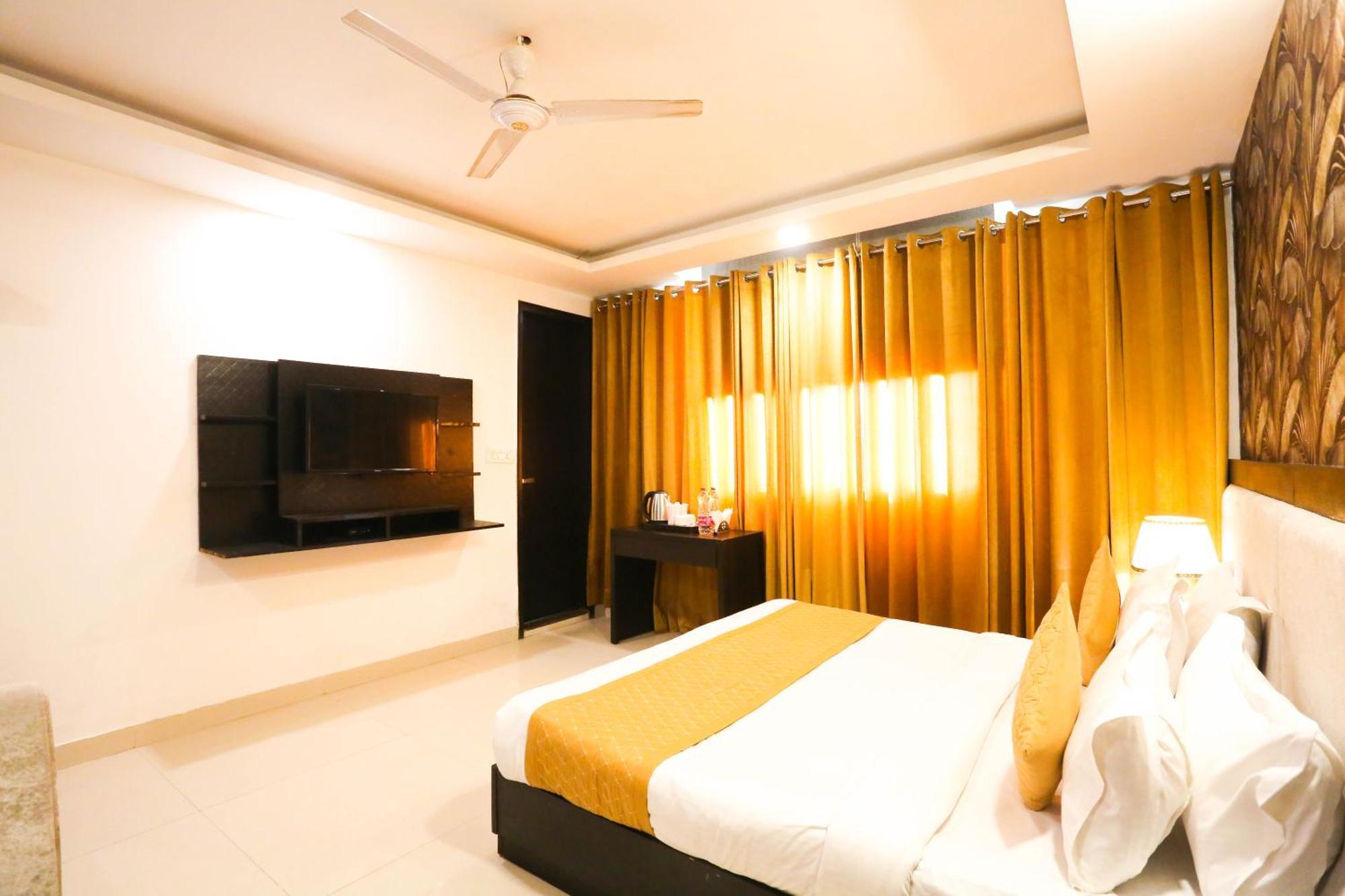 Hotel Aashiyana Nowe Delhi Zewnętrze zdjęcie