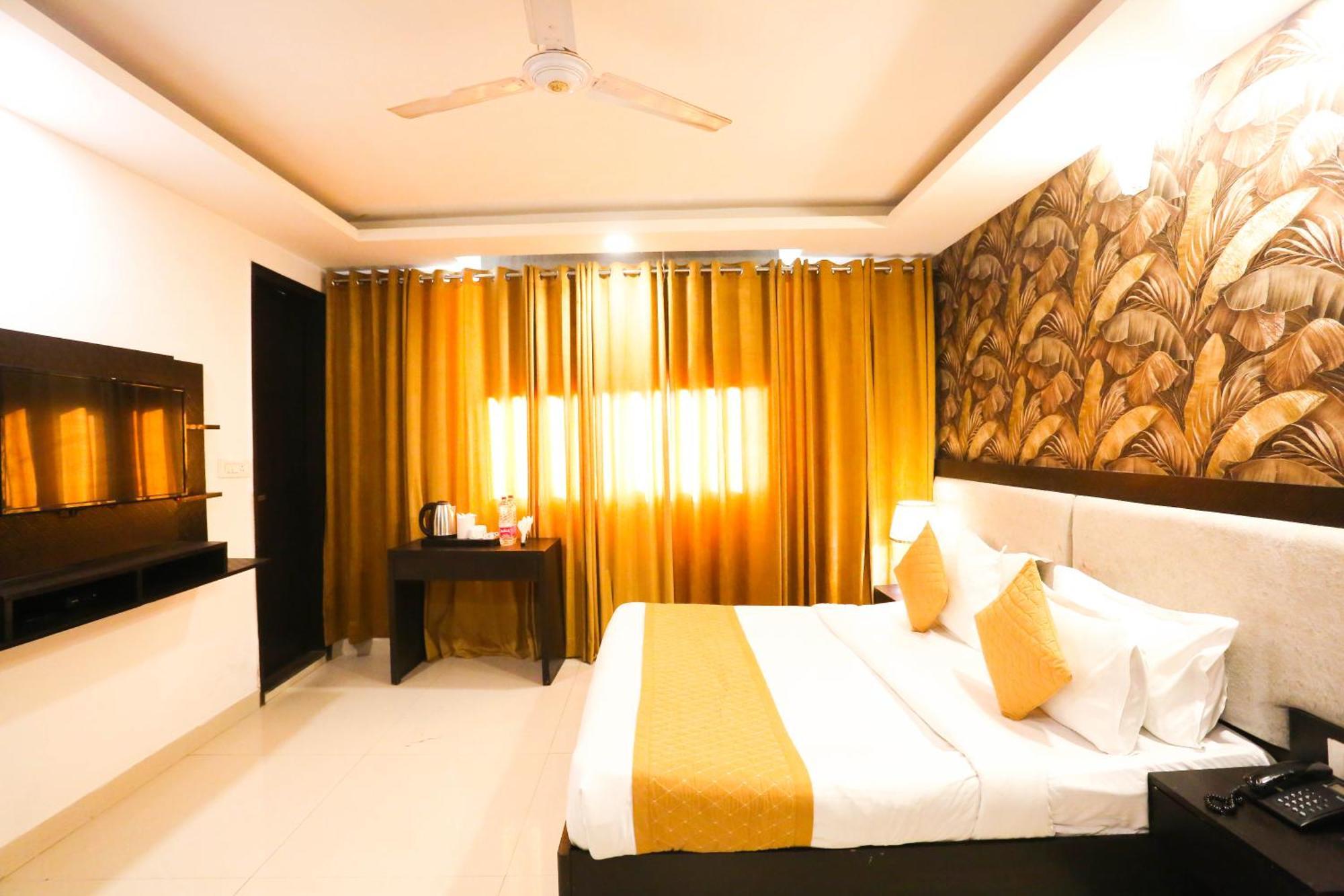 Hotel Aashiyana Nowe Delhi Zewnętrze zdjęcie